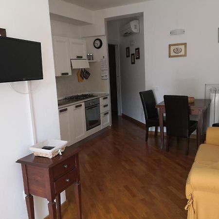 Grazioso Appartamento In Centro A Нумана Екстериор снимка