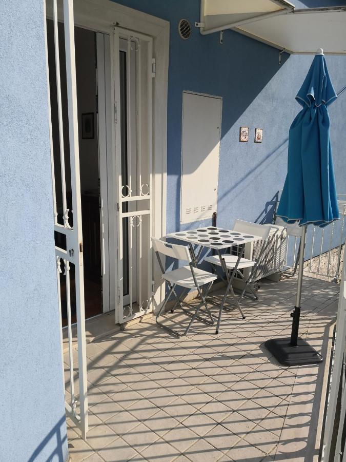 Grazioso Appartamento In Centro A Нумана Екстериор снимка