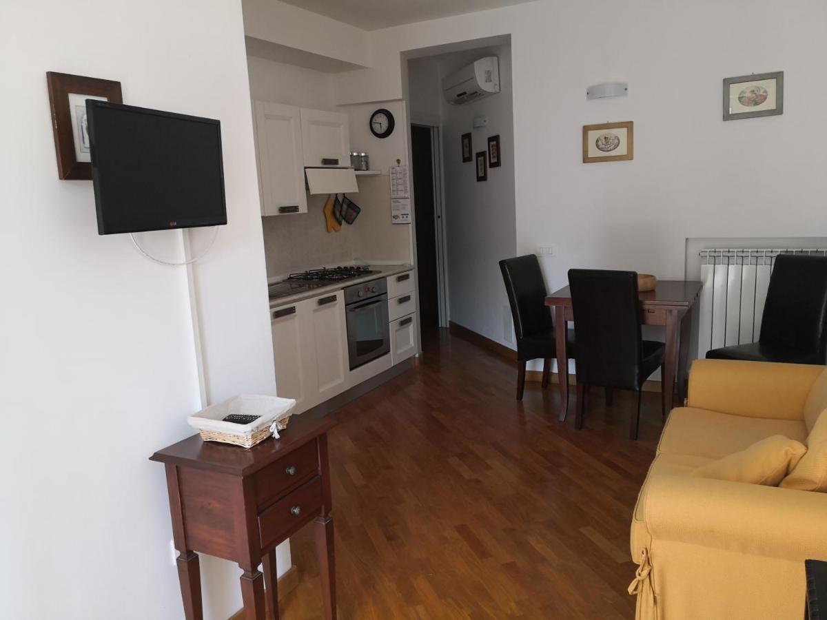 Grazioso Appartamento In Centro A Нумана Екстериор снимка